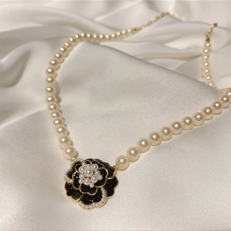 Luxury Black Camellia Pearl Necklace – Elegant Floral Pendant Choker – Vintage Inspired Gold Trim Statement Jewelry for Women