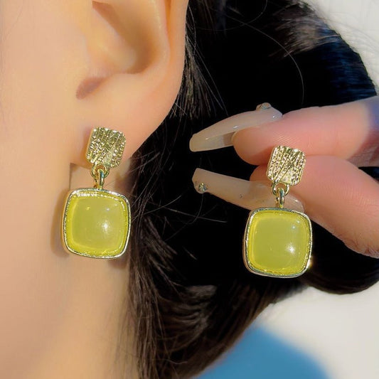 Vintage-Inspired Pastel Yellow Square Drop Earrings – Geometric Dangles
