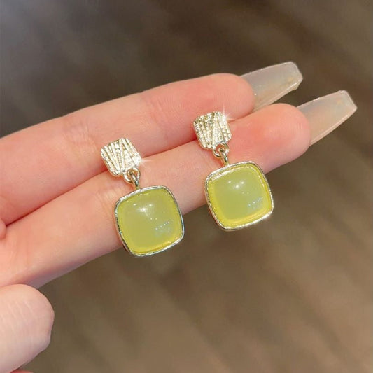 Vintage-Inspired Pastel Yellow Square Drop Earrings – Geometric Dangles
